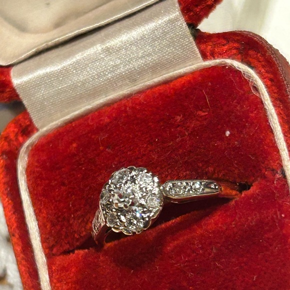 Vintage 18k & platinum two tone natural diamond cluster ring size 6.25 - Picture 3 of 4